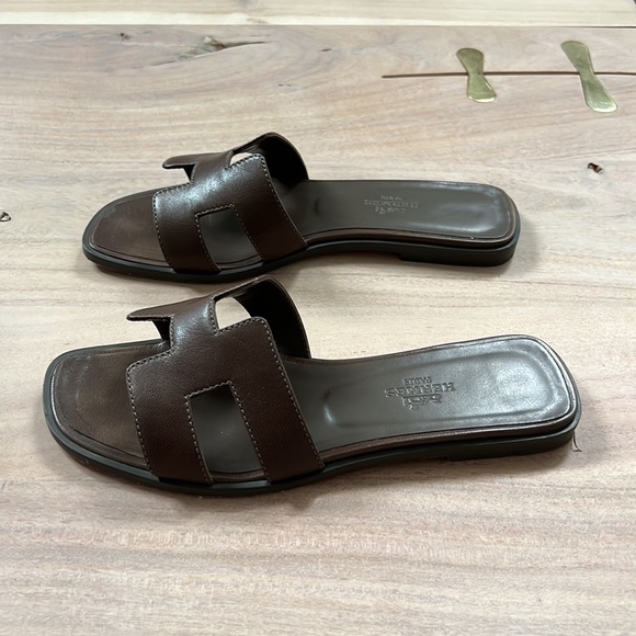 Hermes Oran Sandal, Etoupe in Swift Leather, Size 36. - Picture 4 of 10